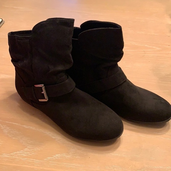 Women’s True Craft Black Micro “Addison” booties - Picture 1 of 8